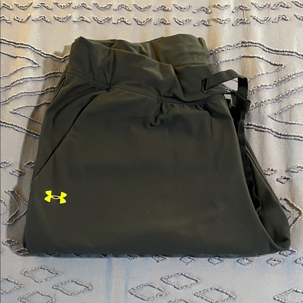 Under Armour Women’s Joggers - Medium